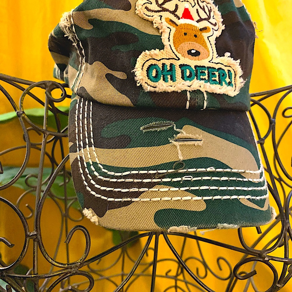 Holiday trucker hat🎁🎄 - Picture 2 of 4